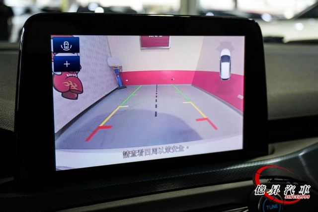 僅跑6.1萬公里，駕駛座電動椅、HUD抬頭顯示器、B&O音響、ACC跟車，大空間跨界掀背  第19張相片