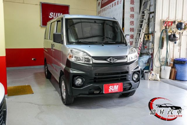 僅跑7.2萬公里，自排廂型車，定速、盲點偵測、後座出風口  第2張相片