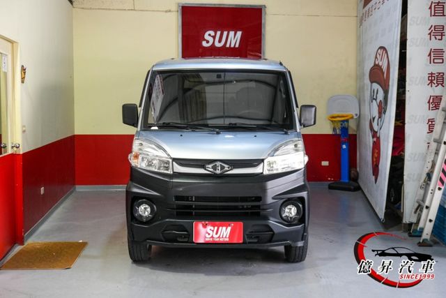 僅跑7.2萬公里，自排廂型車，定速、盲點偵測、後座出風口  第3張相片