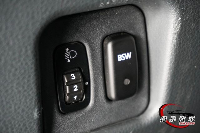 僅跑7.2萬公里，自排廂型車，定速、盲點偵測、後座出風口  第7張相片