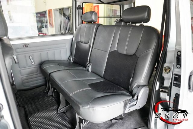 僅跑7.2萬公里，自排廂型車，定速、盲點偵測、後座出風口  第10張相片