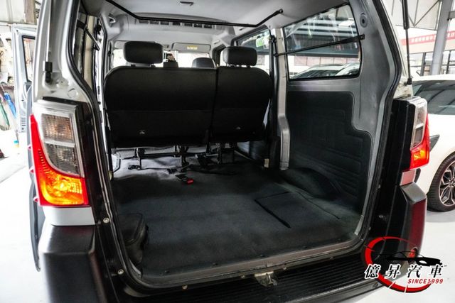 僅跑7.2萬公里，自排廂型車，定速、盲點偵測、後座出風口  第11張相片