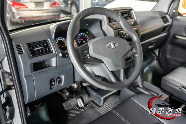 僅跑7.2萬公里，自排廂型車，定速、盲點偵測、後座出風口  第12張相片