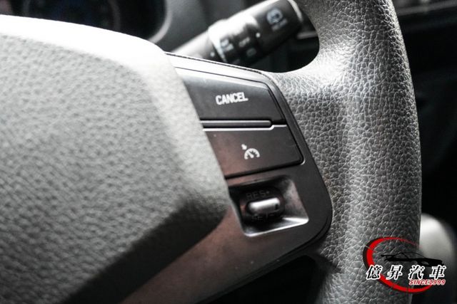 僅跑7.2萬公里，自排廂型車，定速、盲點偵測、後座出風口  第13張相片