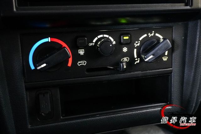 僅跑7.2萬公里，自排廂型車，定速、盲點偵測、後座出風口  第14張相片