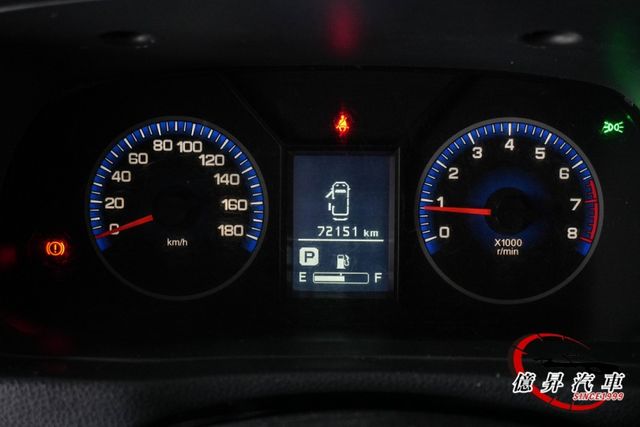 僅跑7.2萬公里，自排廂型車，定速、盲點偵測、後座出風口  第16張相片