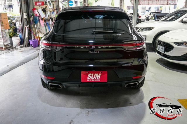 小改款，一線尾燈，選配全景天窗，Porsche跑旅，性能與舒適兼具  第4張相片