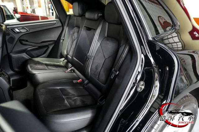 小改款，一線尾燈，選配全景天窗，Porsche跑旅，性能與舒適兼具  第10張相片