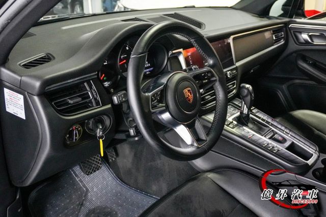 小改款，一線尾燈，選配全景天窗，Porsche跑旅，性能與舒適兼具  第11張相片