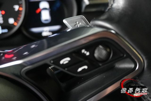 小改款，一線尾燈，選配全景天窗，Porsche跑旅，性能與舒適兼具  第12張相片