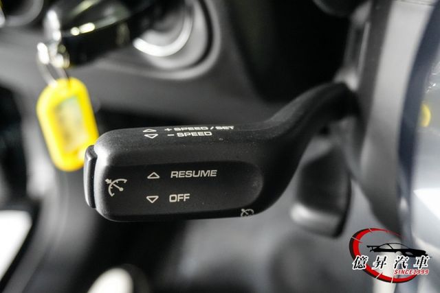 小改款，一線尾燈，選配全景天窗，Porsche跑旅，性能與舒適兼具  第13張相片