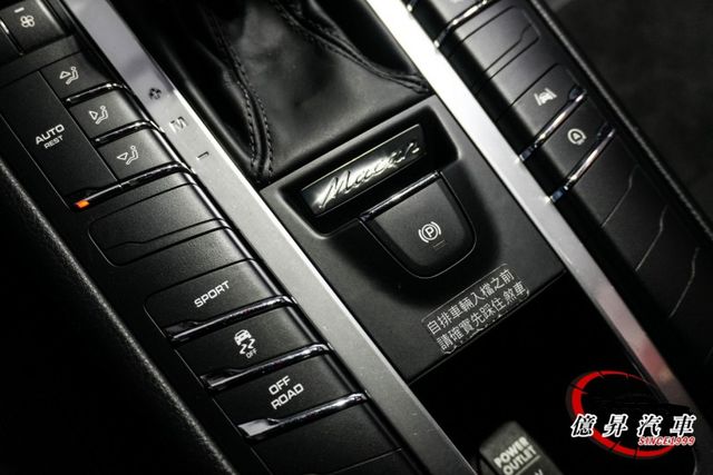 小改款，一線尾燈，選配全景天窗，Porsche跑旅，性能與舒適兼具  第15張相片