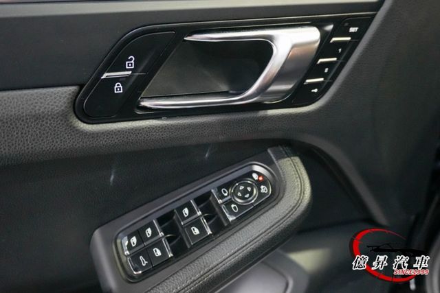 小改款，一線尾燈，選配全景天窗，Porsche跑旅，性能與舒適兼具  第17張相片