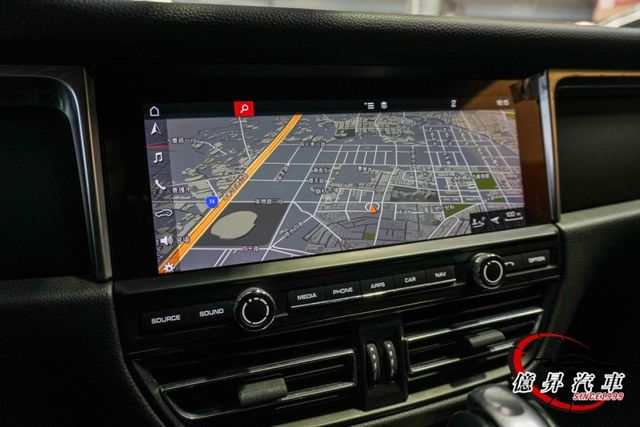 小改款，一線尾燈，選配全景天窗，Porsche跑旅，性能與舒適兼具  第18張相片