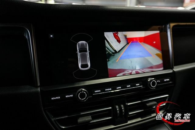 小改款，一線尾燈，選配全景天窗，Porsche跑旅，性能與舒適兼具  第19張相片