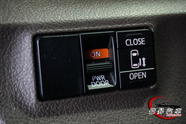 Crossover跨界版，高視野，駕駛更安心，盲點偵測、右側電滑門、車道偏離警示  第14張相片