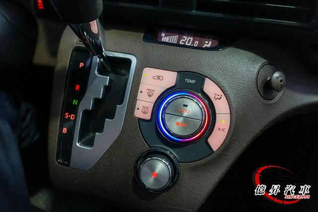 Crossover跨界版，高視野，駕駛更安心，盲點偵測、右側電滑門、車道偏離警示  第15張相片