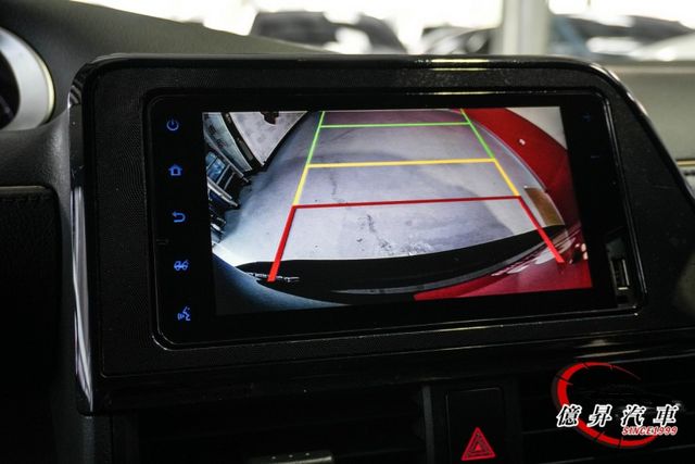 Crossover跨界版，高視野，駕駛更安心，盲點偵測、右側電滑門、車道偏離警示  第18張相片