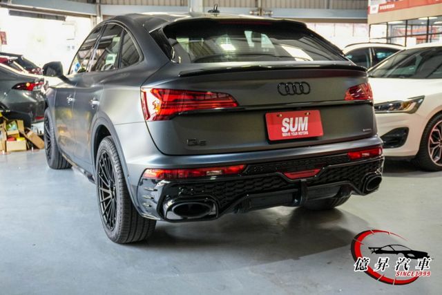 Q5 SPORTBACK，RS前後大包、消光灰貼膜、改裝鋁圈，全景天窗、360度環景、Level 2跟車  第6張相片