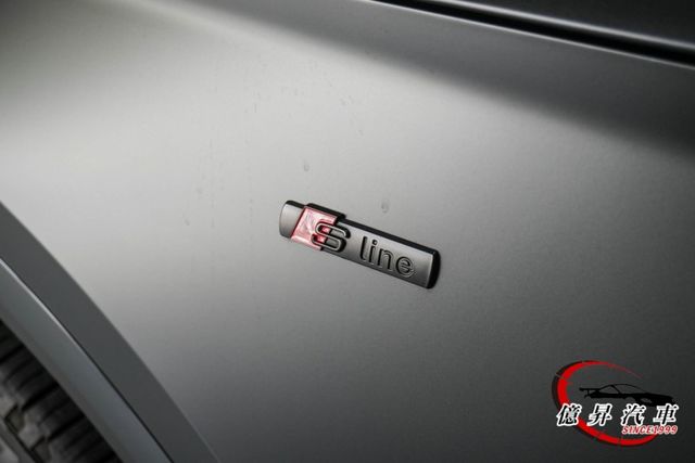 Q5 SPORTBACK，RS前後大包、消光灰貼膜、改裝鋁圈，全景天窗、360度環景、Level 2跟車  第8張相片
