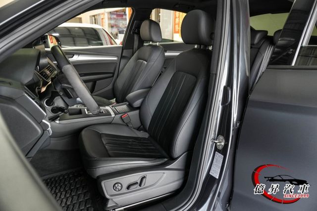 Q5 SPORTBACK，RS前後大包、消光灰貼膜、改裝鋁圈，全景天窗、360度環景、Level 2跟車  第10張相片