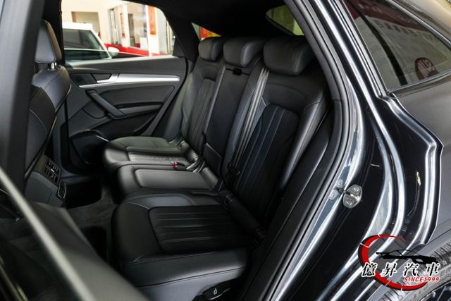 Q5 SPORTBACK，RS前後大包、消光灰貼膜、改裝鋁圈，全景天窗、360度環景、Level 2跟車  第11張相片