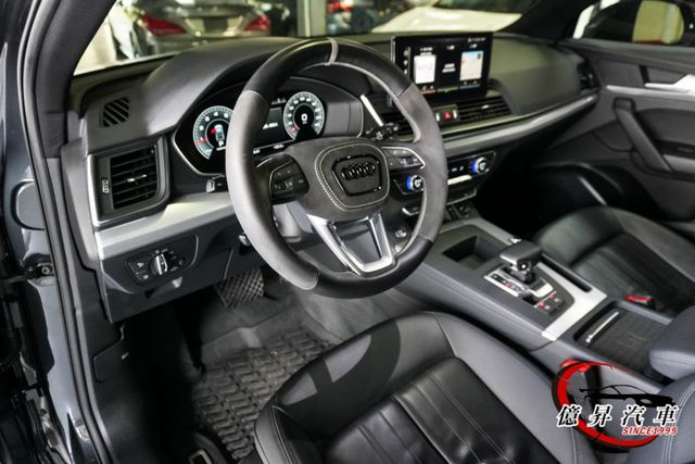 Q5 SPORTBACK，RS前後大包、消光灰貼膜、改裝鋁圈，全景天窗、360度環景、Level 2跟車  第12張相片