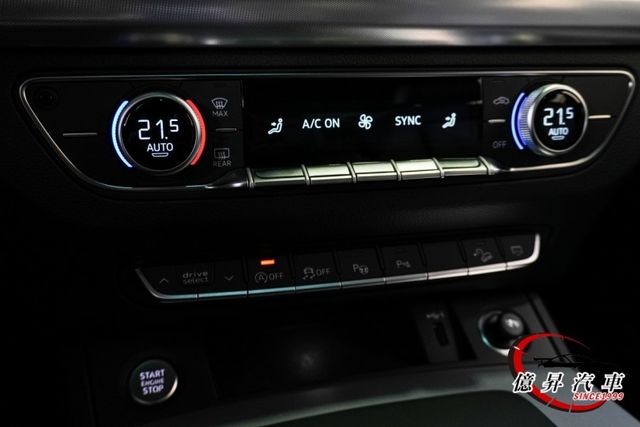 Q5 SPORTBACK，RS前後大包、消光灰貼膜、改裝鋁圈，全景天窗、360度環景、Level 2跟車  第15張相片