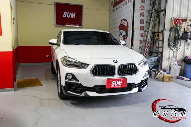 市場稀有28i，跑格十足、斜背設計，運動化車身線條，展現年輕與個性的完美融合  第2張相片