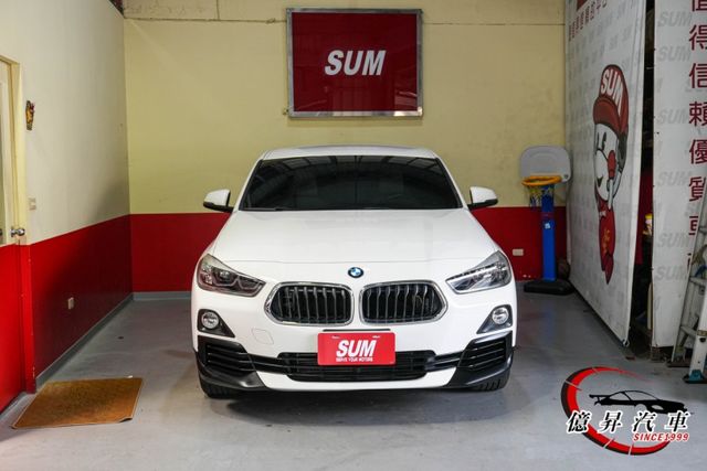 市場稀有28i，跑格十足、斜背設計，運動化車身線條，展現年輕與個性的完美融合  第3張相片