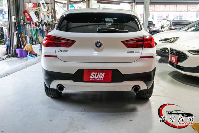 市場稀有28i，跑格十足、斜背設計，運動化車身線條，展現年輕與個性的完美融合  第4張相片