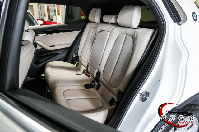 市場稀有28i，跑格十足、斜背設計，運動化車身線條，展現年輕與個性的完美融合  第8張相片