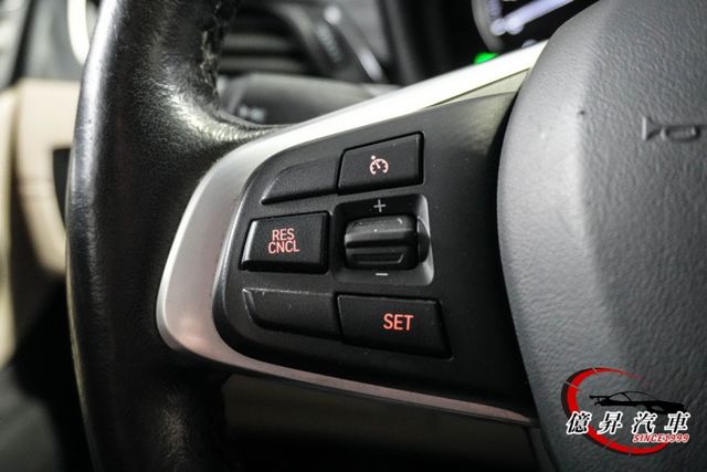 市場稀有28i，跑格十足、斜背設計，運動化車身線條，展現年輕與個性的完美融合  第9張相片