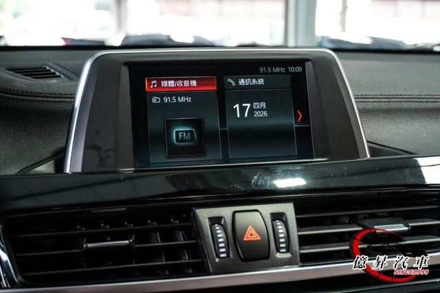 市場稀有28i，跑格十足、斜背設計，運動化車身線條，展現年輕與個性的完美融合  第12張相片