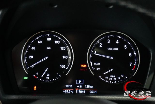 市場稀有28i，跑格十足、斜背設計，運動化車身線條，展現年輕與個性的完美融合  第14張相片