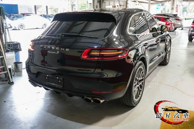 MACAN S，20吋RS Spyder鋁圈、金屬墨玉黑、360度環景，選配近40萬  第4張相片