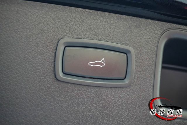 MACAN S，20吋RS Spyder鋁圈、金屬墨玉黑、360度環景，選配近40萬  第7張相片