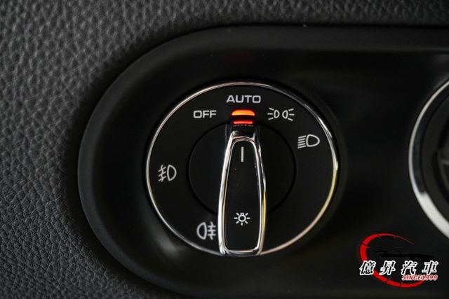 MACAN S，20吋RS Spyder鋁圈、金屬墨玉黑、360度環景，選配近40萬  第13張相片