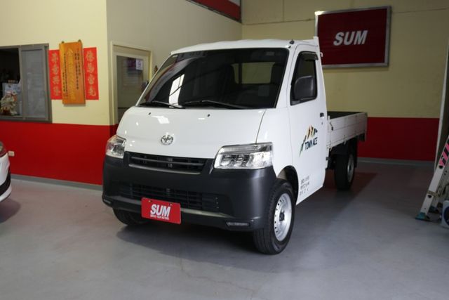 循跡防滑、LED頭燈，加裝CarPlay影音、倒車顯影，人人都會開的自排  第1張相片