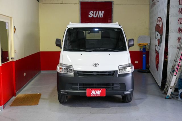 循跡防滑、LED頭燈，加裝CarPlay影音、倒車顯影，人人都會開的自排  第2張相片