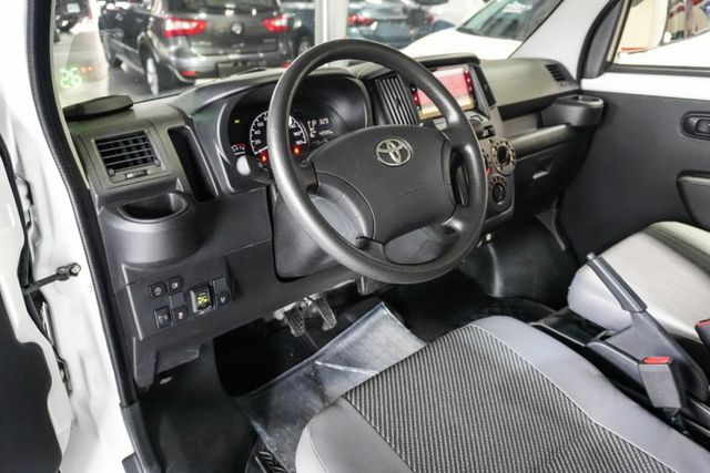 循跡防滑、LED頭燈，加裝CarPlay影音、倒車顯影，人人都會開的自排  第9張相片