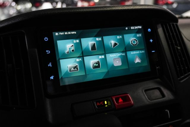 循跡防滑、LED頭燈，加裝CarPlay影音、倒車顯影，人人都會開的自排  第13張相片