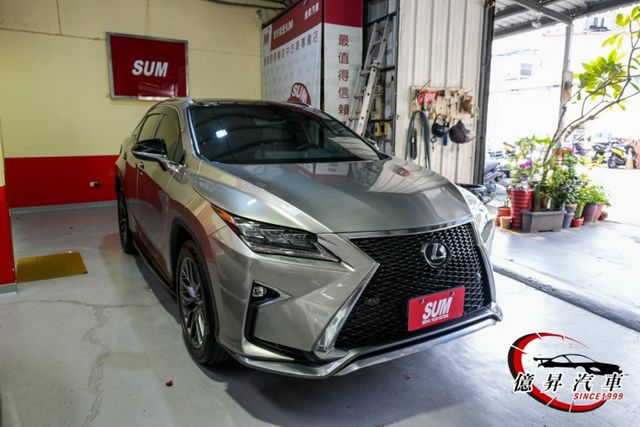 全景天窗、360度環景、F SPORT專屬外觀套件、冷熱通風椅，稀有F運動版  第2張相片