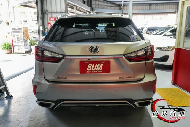 全景天窗、360度環景、F SPORT專屬外觀套件、冷熱通風椅，稀有F運動版  第4張相片