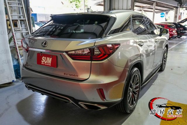 全景天窗、360度環景、F SPORT專屬外觀套件、冷熱通風椅，稀有F運動版  第6張相片