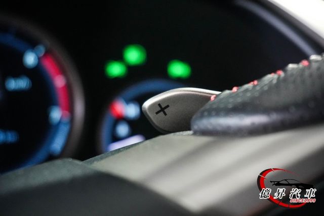 全景天窗、360度環景、F SPORT專屬外觀套件、冷熱通風椅，稀有F運動版  第13張相片