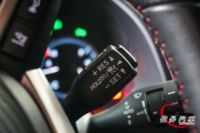 全景天窗、360度環景、F SPORT專屬外觀套件、冷熱通風椅，稀有F運動版  第14張相片