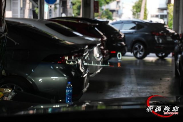 全景天窗、360度環景、F SPORT專屬外觀套件、冷熱通風椅，稀有F運動版  第15張相片