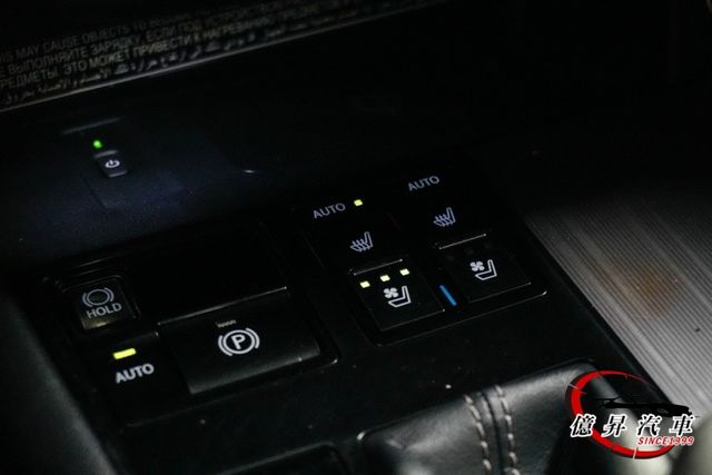 全景天窗、360度環景、F SPORT專屬外觀套件、冷熱通風椅，稀有F運動版  第16張相片