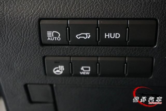 全景天窗、360度環景、F SPORT專屬外觀套件、冷熱通風椅，稀有F運動版  第17張相片